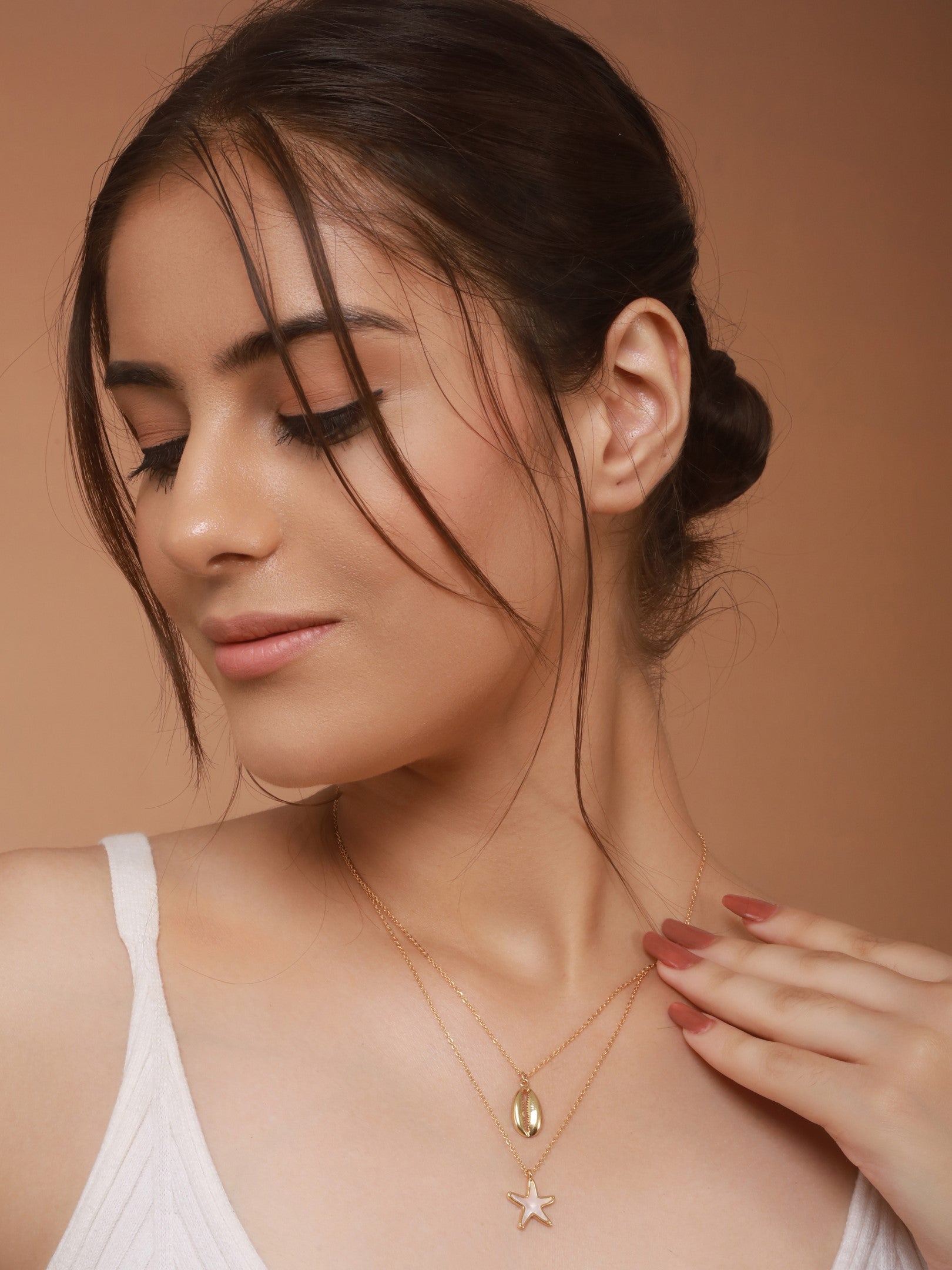 Zelci’s Mermaid Layer Necklace dazzles as the model wears it with poise