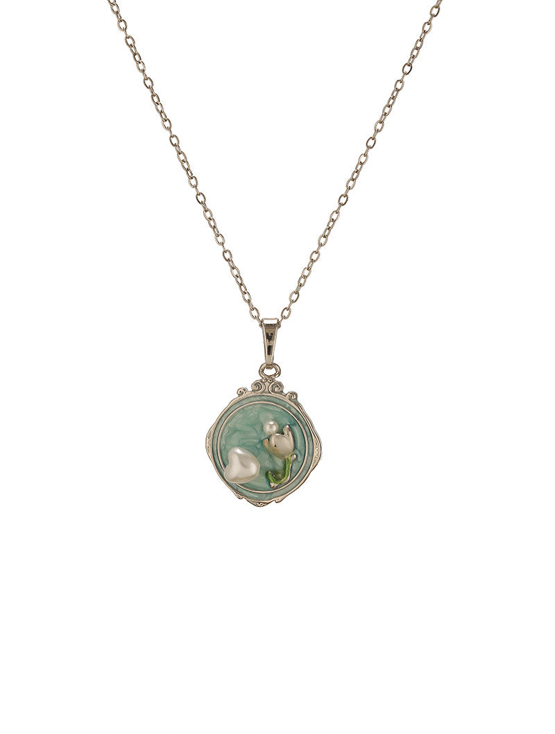 Zelci’s Signature Cameo Pendant on Minimal White Display