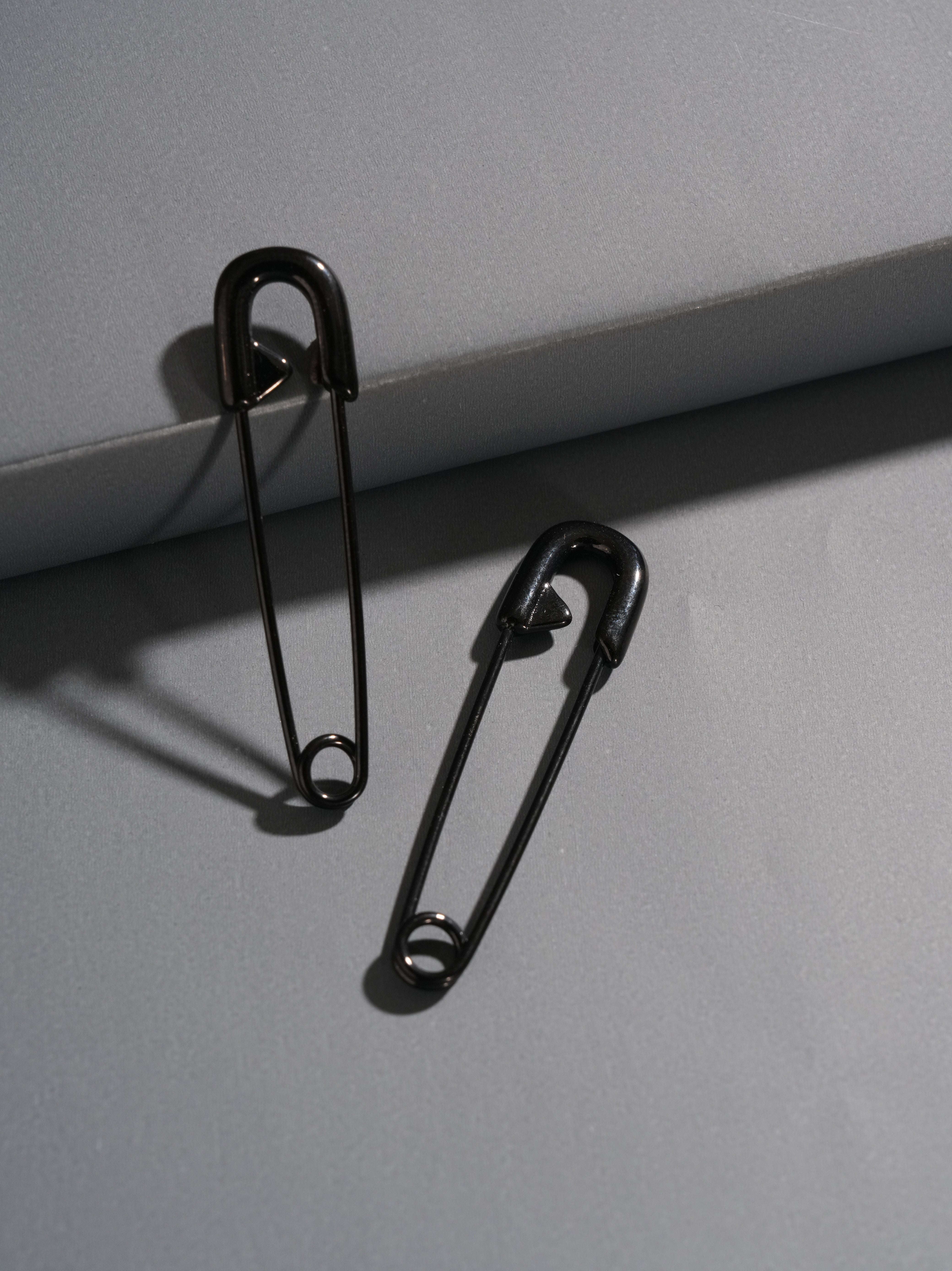 Pinline Earring Black