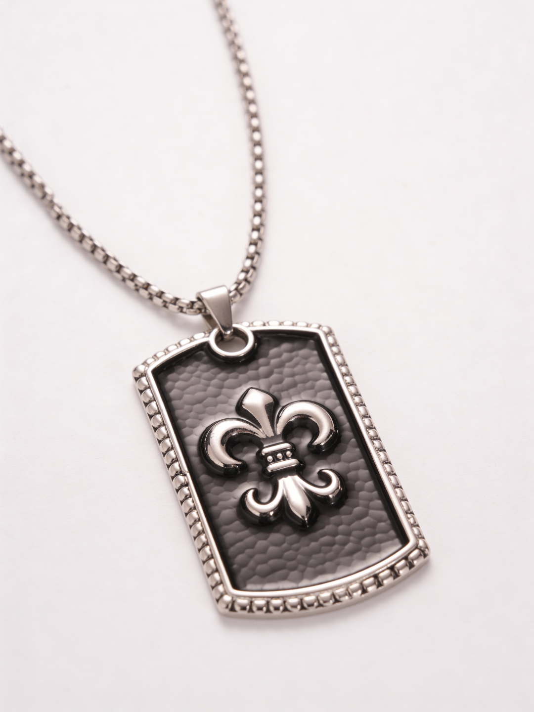 Noir Crest Pendant