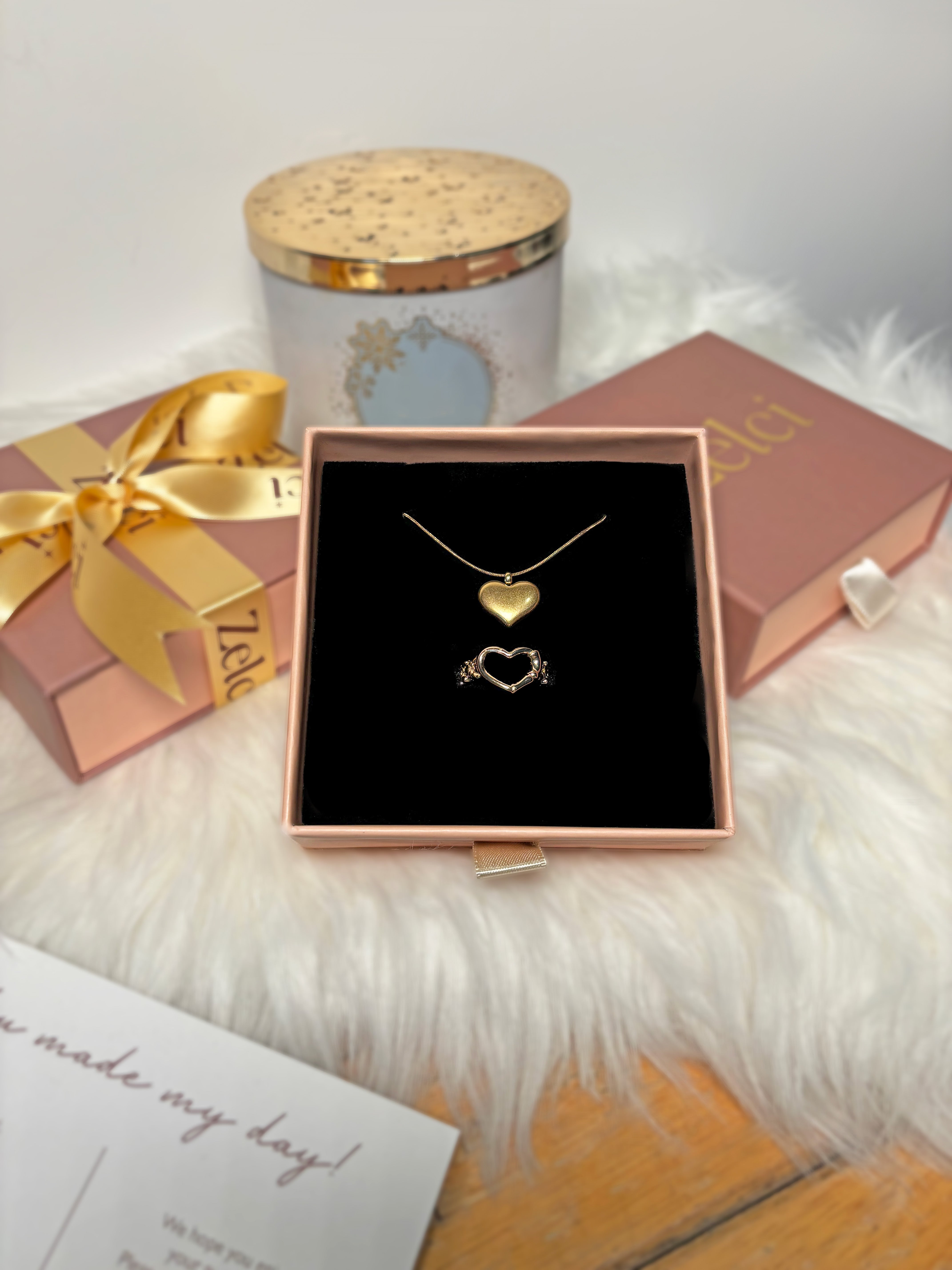 Golden Heart Harmony Set of Zelci has been presented on a decorative box