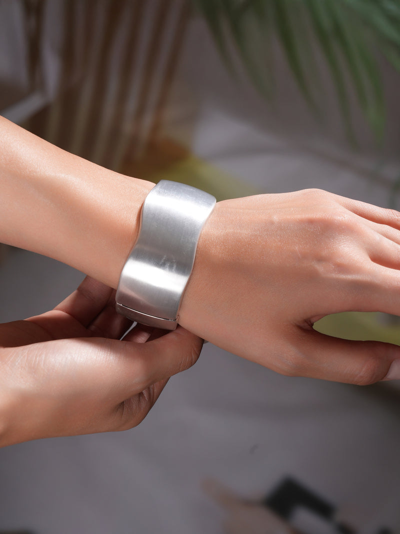 Contour Luxe Bangle