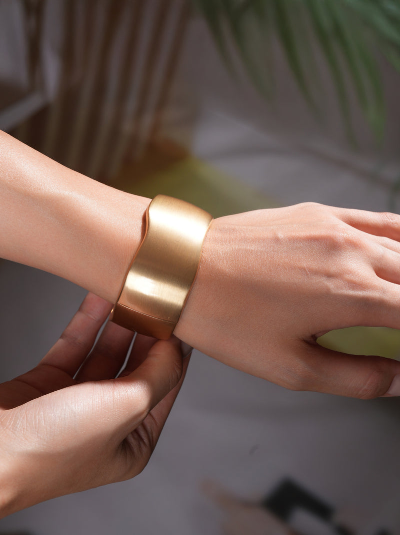 Contour Luxe Bangle
