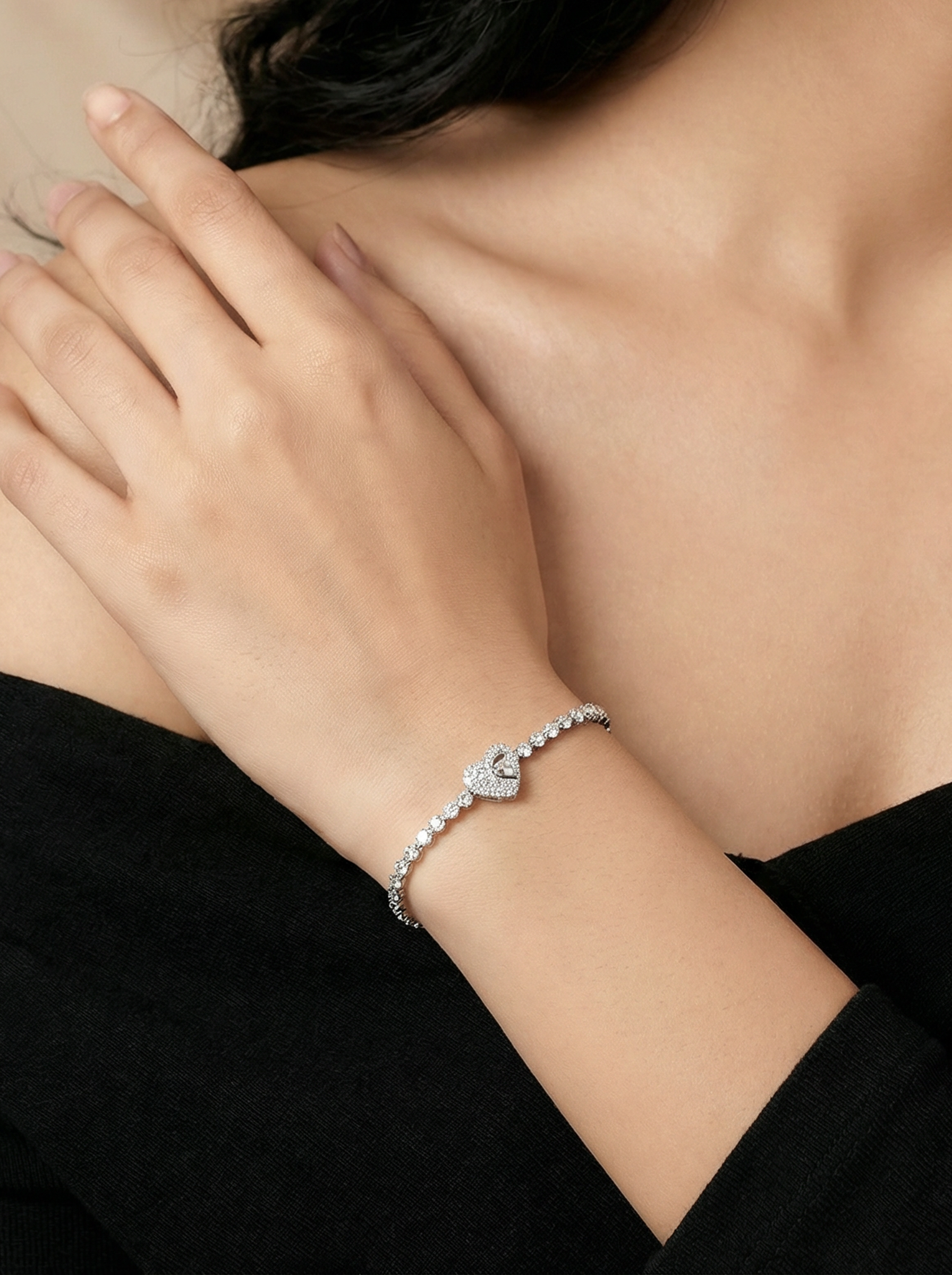 Silver Heart Bezel Braceletv