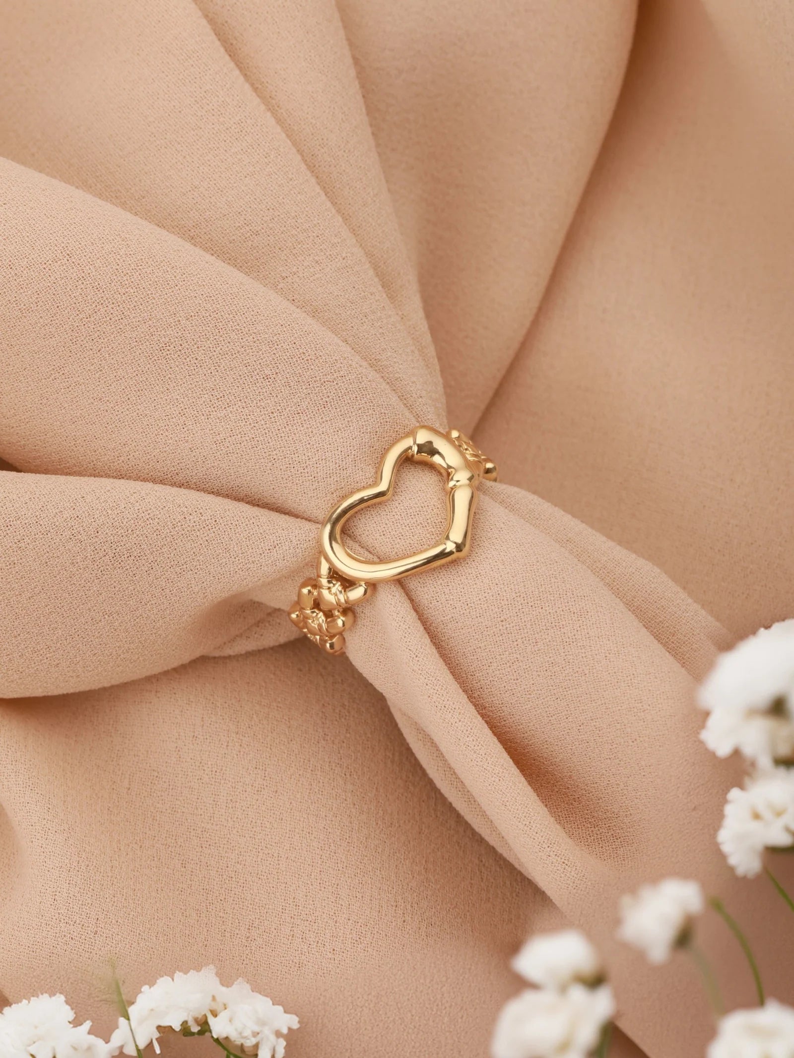  The picture highlights Coordinating ring in the Zelci's Harmony Set 