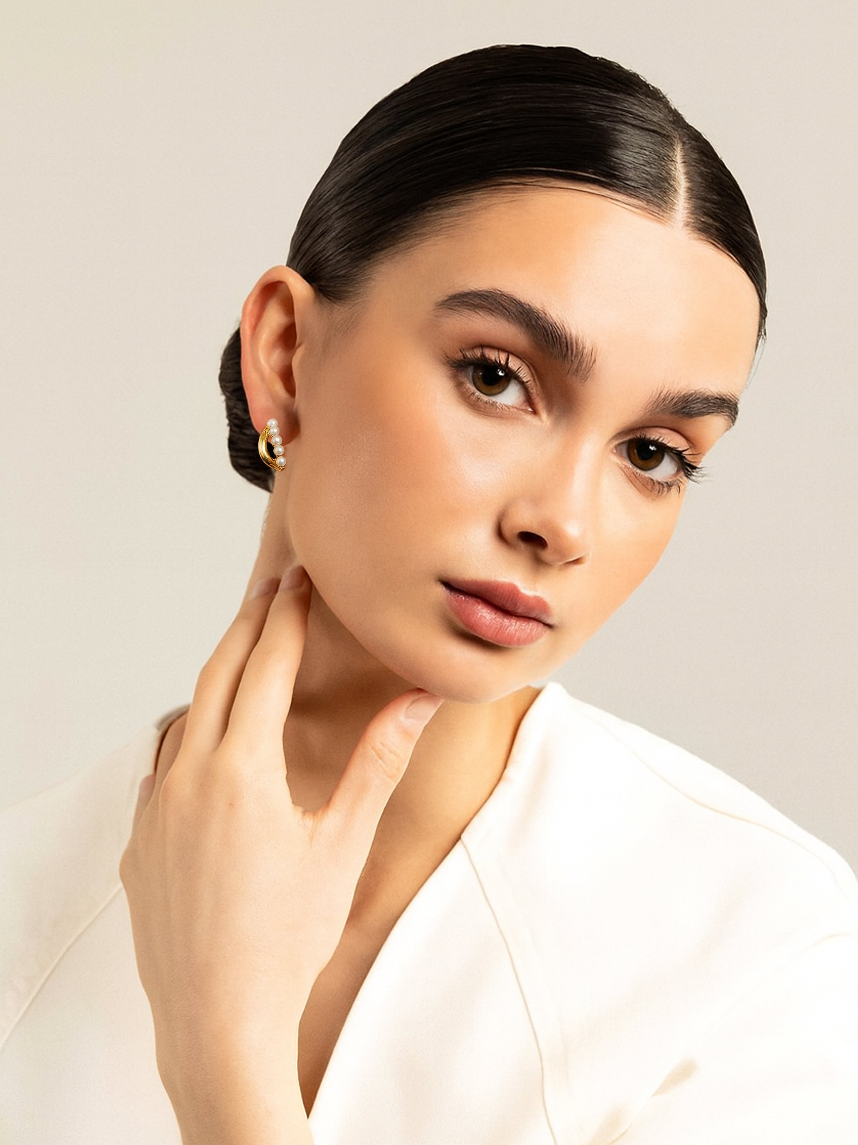 Eterna Pearl Hoops