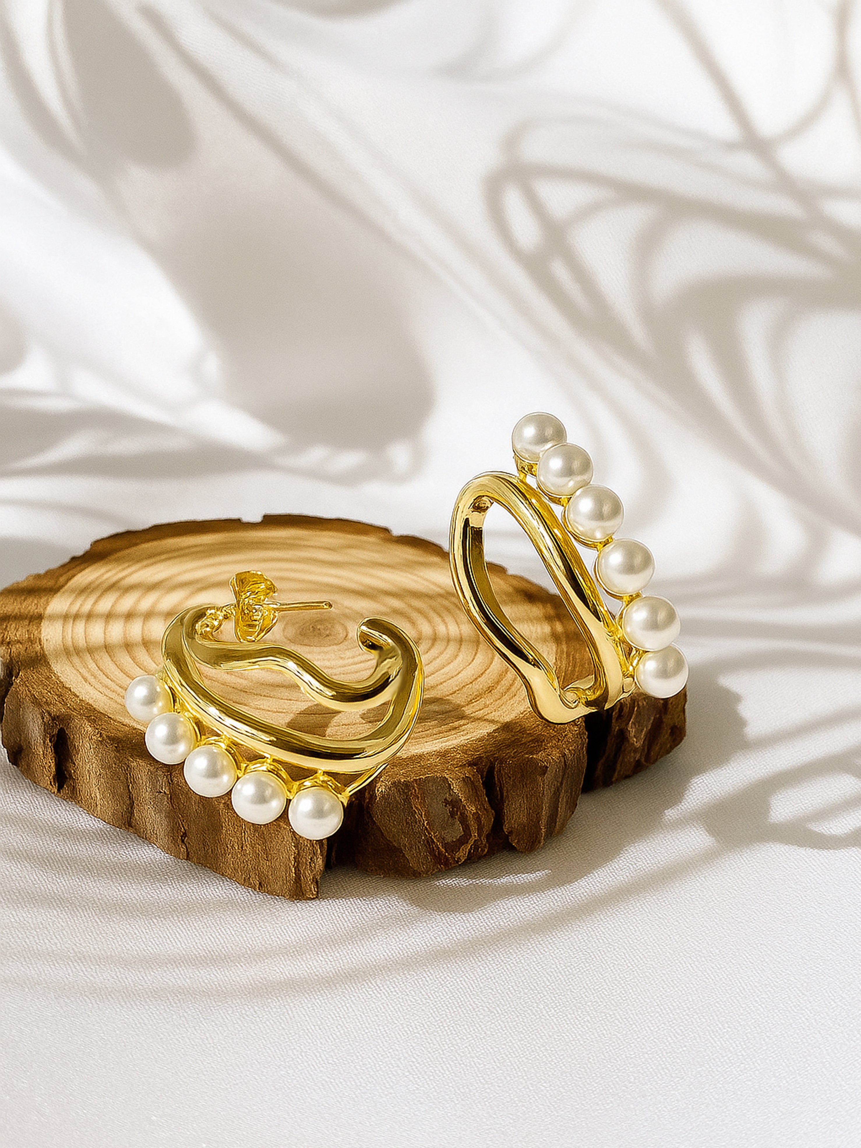 Eterna Pearl Hoops