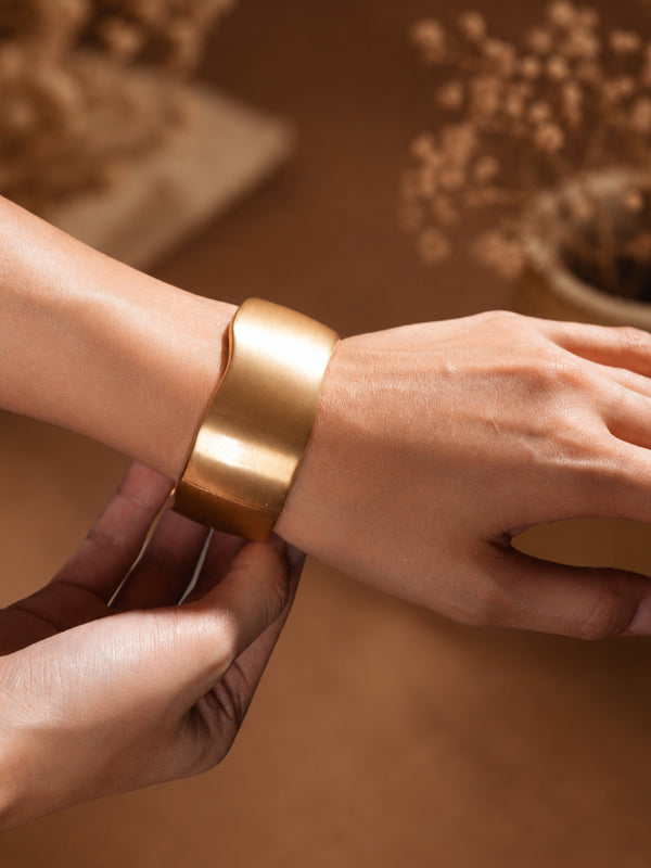 Contour Luxe Bangle