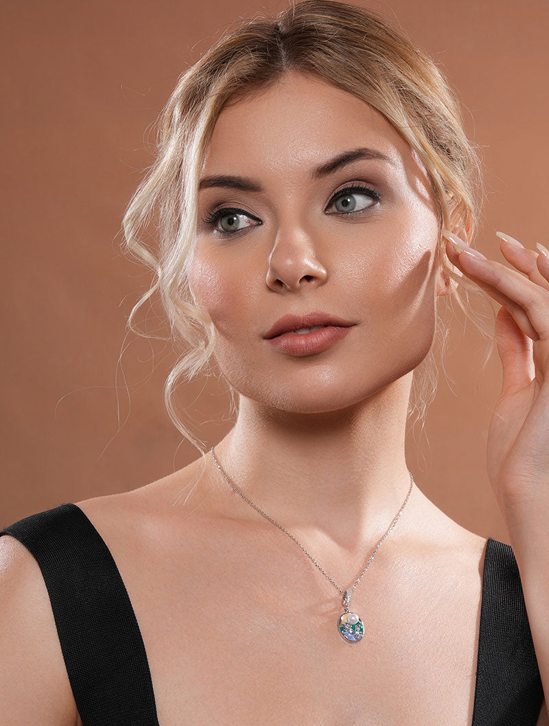 Zelci’s Pearl Garden Pendant adds a radiant touch of magic to the model’s look