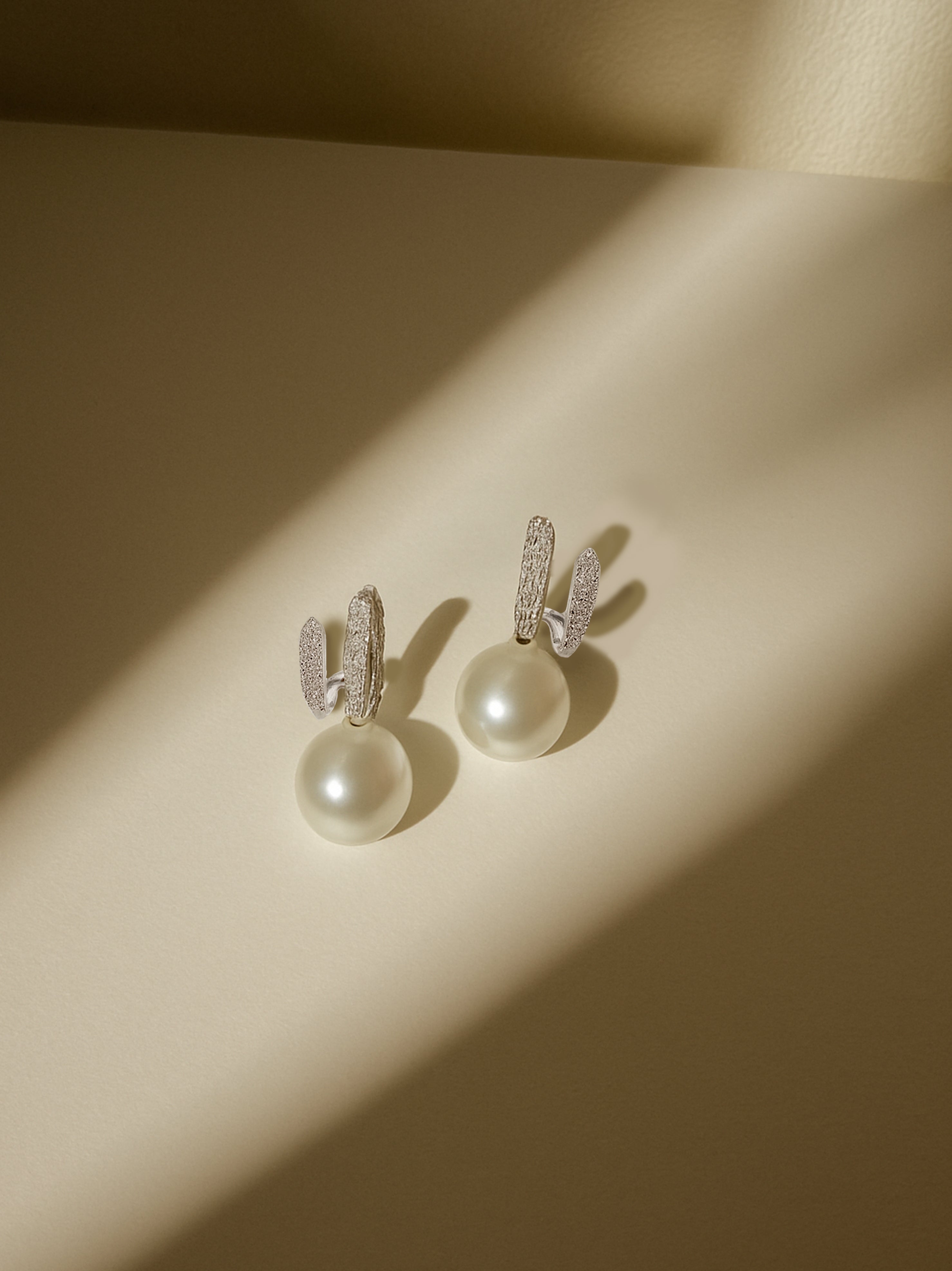 Pearl Glow Drop Earring